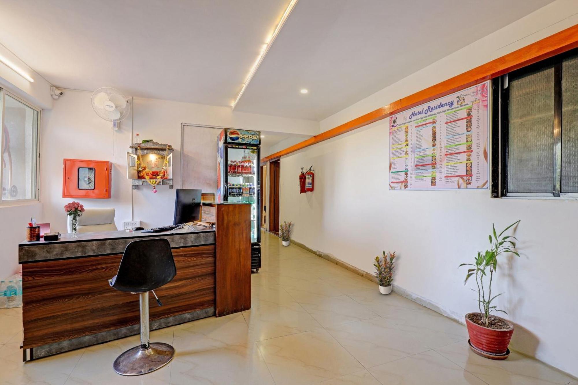 Oyo Flagship Hotel Residency Silvassa Exteriér fotografie